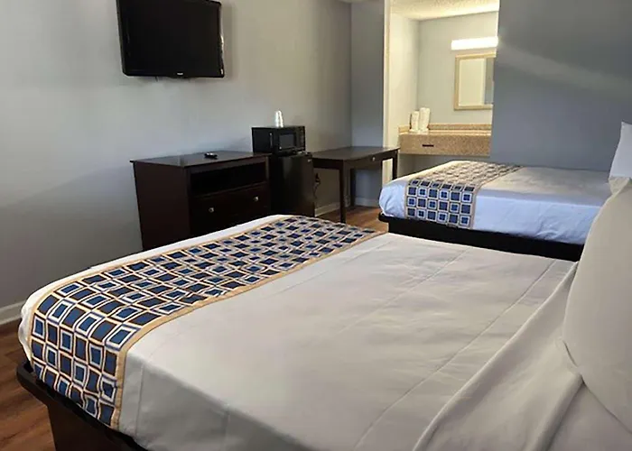 Super 8 By Wyndham Portsmouth - Norfolk