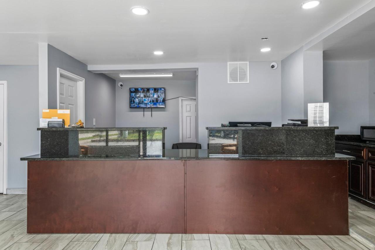 Super 8 By Wyndham - Norfolk