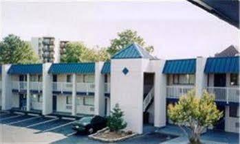 Motel Super 8 By Wyndham - Norfolk 2*