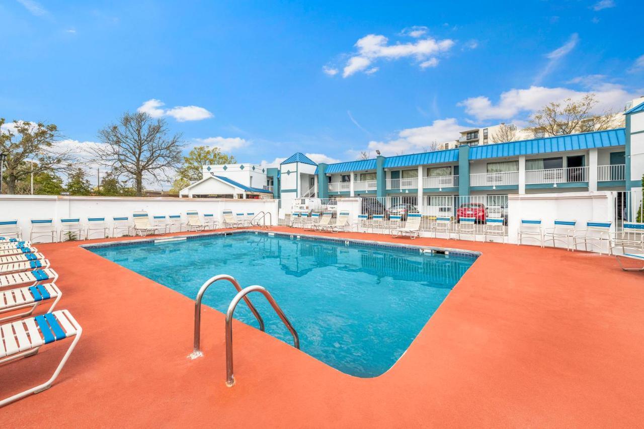 Super 8 By Wyndham - Norfolk Motel