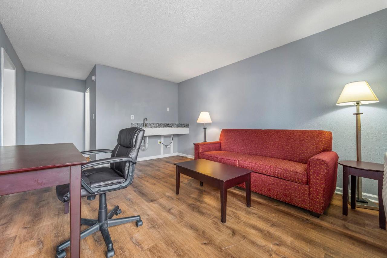 Motel Super 8 By Wyndham - Norfolk 2*