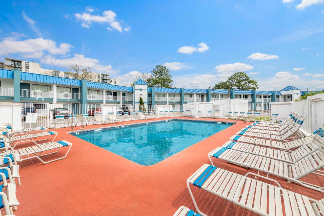 Super 8 By Wyndham - Norfolk Motel