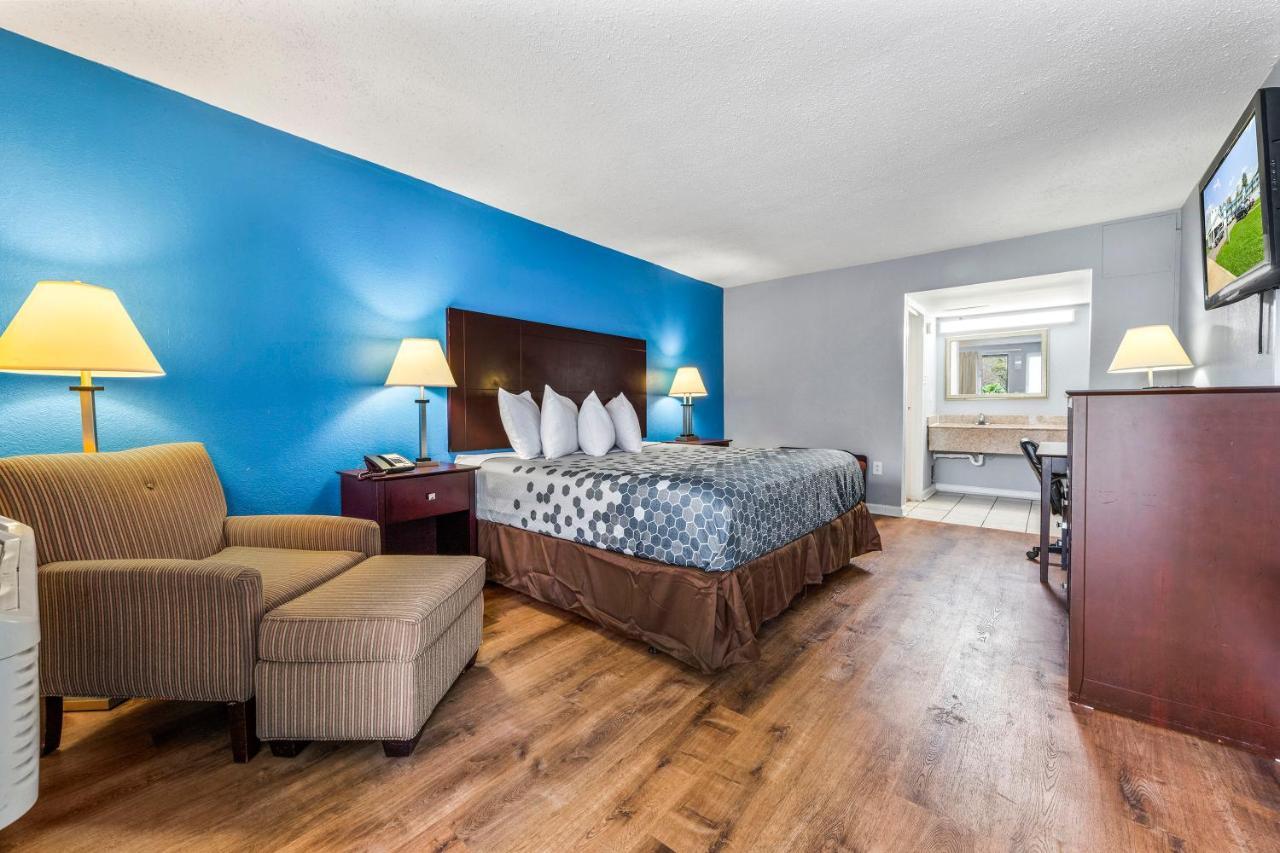 Motel Super 8 By Wyndham - Norfolk 2*