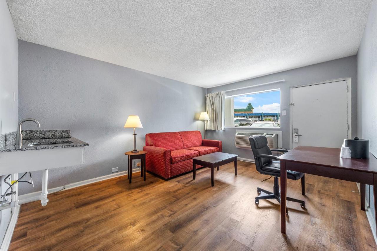 Super 8 By Wyndham - Norfolk Portsmouth
