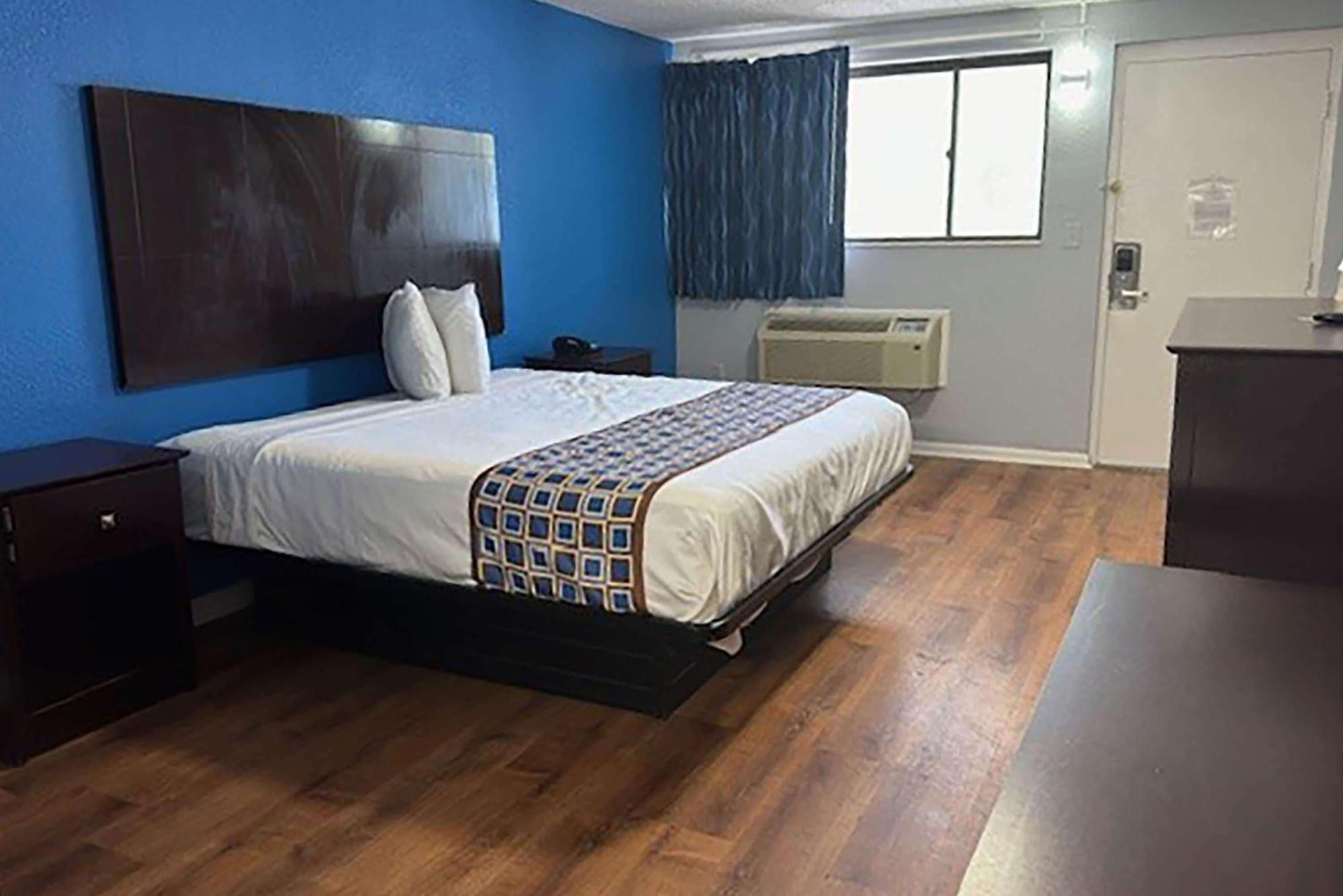 Super 8 By Wyndham - Norfolk Motel 2*