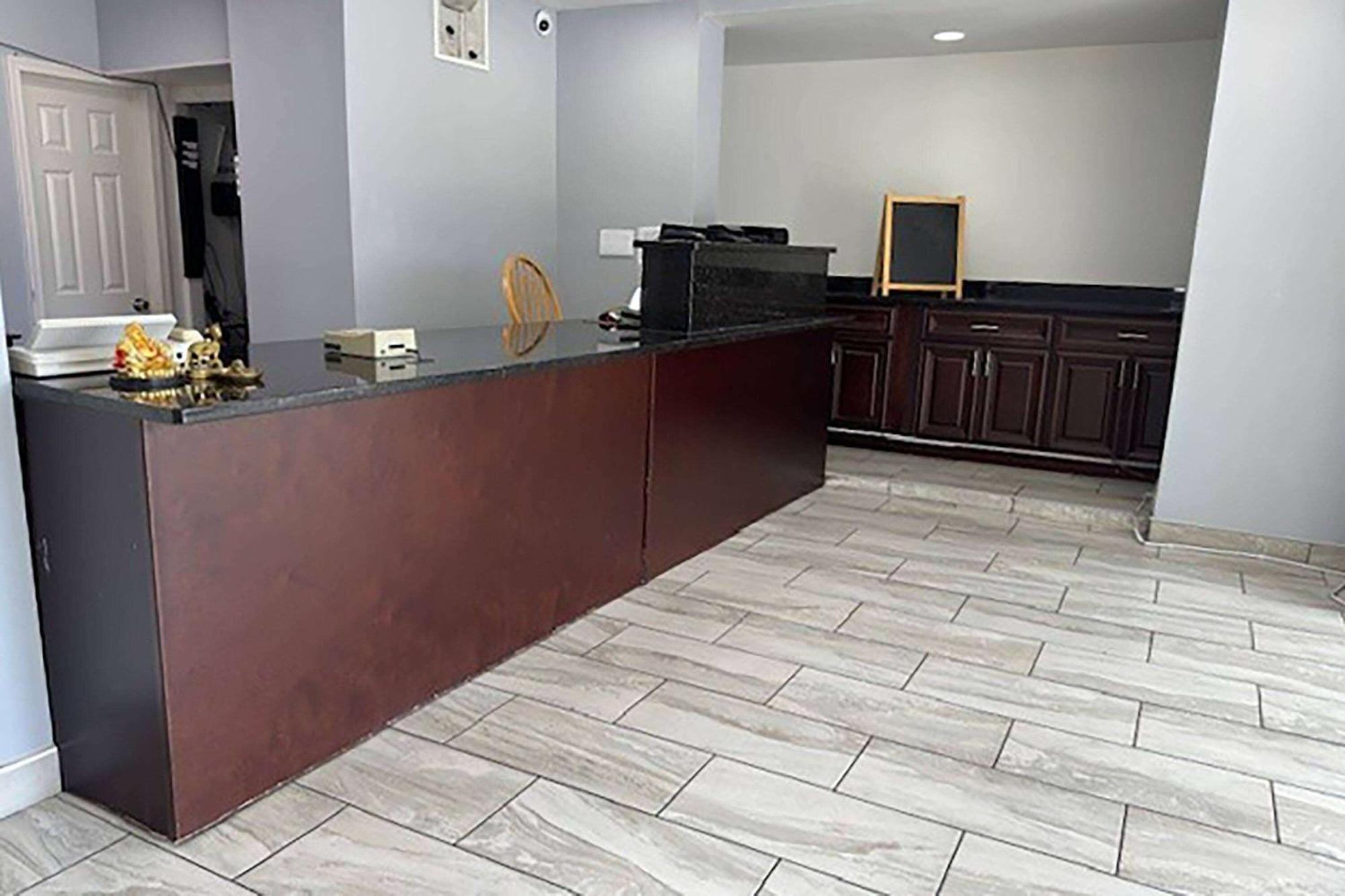 Super 8 By Wyndham - Norfolk Motel 2*