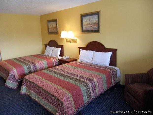Super 8 By Wyndham - Norfolk