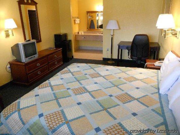 Super 8 By Wyndham - Norfolk