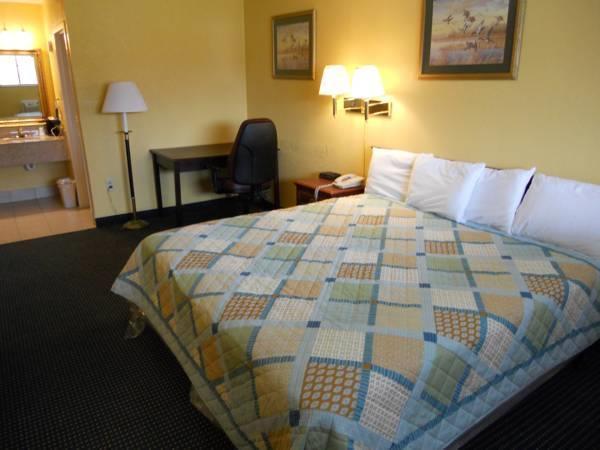 Super 8 By Wyndham - Norfolk Motel