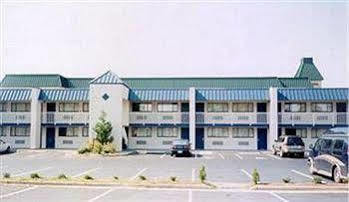 Super 8 By Wyndham - Norfolk 2*